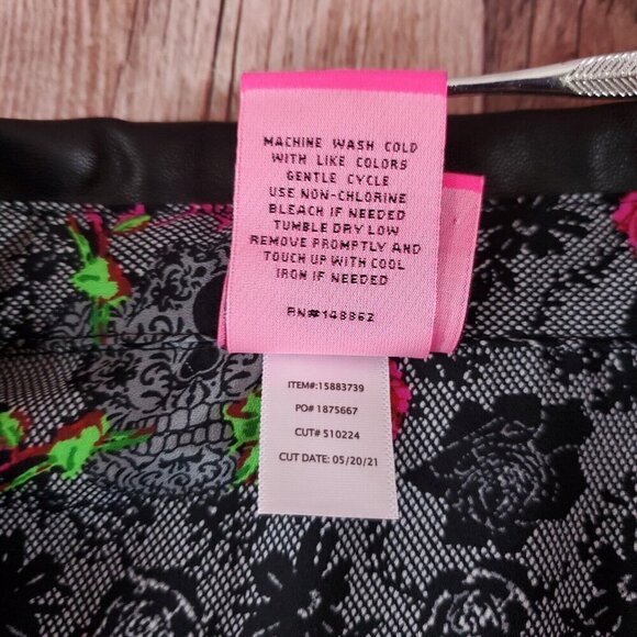 Torrid x Betsey Johnson Womens Size 6 (6X) Tunic Blouse Georgette Floral Skulls - Picture 10 of 12